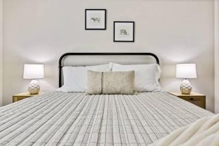 The Meridian Manor Private 4 Bedroom Home - 7