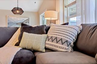 The Meridian Manor Private 4 Bedroom Home - 6