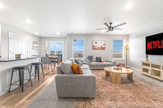 Spacious 5BR - Gamer Room - Hot Tub Basketball - 8