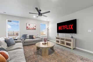 Spacious 5BR - Gamer Room - Hot Tub Basketball - 9