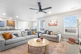 Spacious 5BR - Gamer Room - Hot Tub Basketball - 6