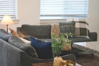 Charming Centrally Located Treasure Valley Custom - 1