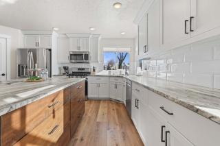 Modern Farmhouse Retreat 5BR With Pool Views - 7