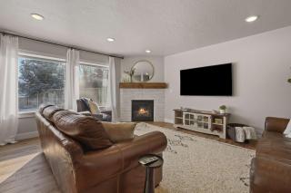 Modern Farmhouse Retreat 5BR With Pool Views - 9