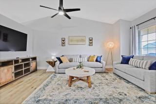 Calming 3 bedroom home with designer details in Na - 9