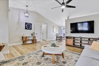 Calming 3 bedroom home with designer details in Na - 2