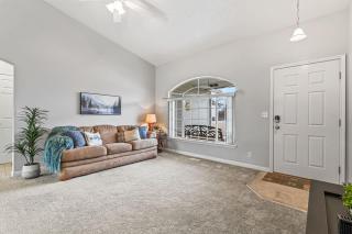 Cozy 3BR Nampa Home • Spacious Yard Smart TV - 4