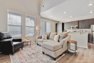 Sophisticated 3 bedroom townhome - 1