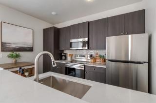Elegant 2 bedroom townhome - 7