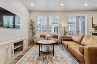 Elegant 2 bedroom townhome - 3