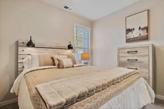 Trendy 3 bedroom townhome - 7