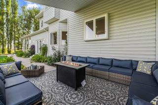 Spacious 6BR Haven - Game Room - Hot Tub Sleep 28 - 9