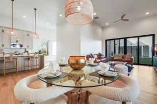 Luxurious Estate - Private Guesthouse Near Lake - 7