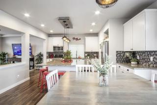 Beautiful 3 Bedroom Private home with easy access - 4