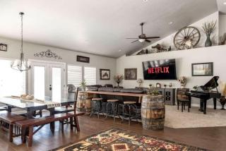 Spacious Retreat for over 32 Parking Horse Stalls - 9