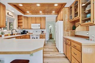 Cascade Cabin Mountain Getaway with Private Beach - 6