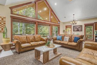 Magic 5BR Cabin • Hot Tub • Game Room • McCall - 8