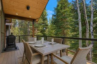 Magic 5BR Cabin • Hot Tub • Game Room • McCall - 2