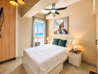 Luxurious Ocean View Penthouse With Private Jacuzzi - 1