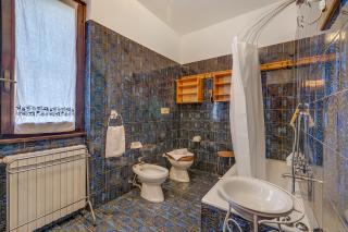Villa Eva: Leggiuno 5-Bed Villa for Families & Groups (Sleeps 10) - Happy Rentals - 4