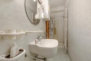 Villa Eva: Leggiuno 5-Bed Villa for Families & Groups (Sleeps 10) - Happy Rentals - 2