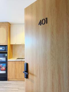 La Van Residence - Tree Canopy View Studio 401 - 9