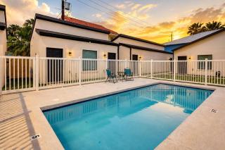 #13 SPI Beach Escape Modern Studio Pool Pets - 1