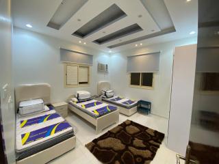 Furnished apartment with hotel amenities in Abha, 3 bedrooms - 7