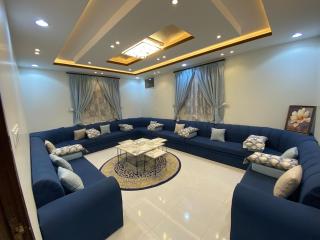 Furnished apartment with hotel amenities in Abha, 3 bedrooms - 5