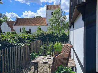 Peaceful Retreat In A Charming Half-Timbered Home - 8