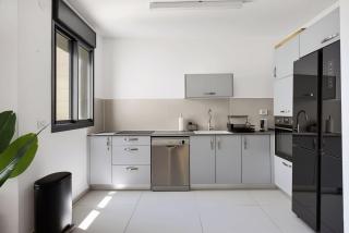 Cozy & Spacious 3BR with Balcony & Mamad - 7