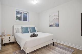 Large 2BR Garden Suite with Full Kitchen and Laundry - 1