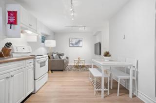 Large 2BR Garden Suite with Full Kitchen and Laundry - 7