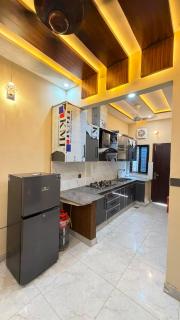 Complete Comfy House with 3 bedrooms Al-Hafeez Garden Lahore - 8