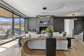 Spacious Ski Getaway - Hot Tub - 5 Bedroom home - 0