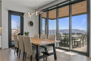 Spacious Ski Getaway - Hot Tub - 5 Bedroom home - 2