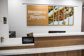 Hampton Inn & Suites Laval - 2