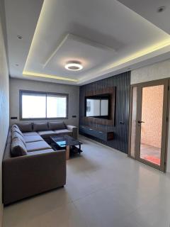 Elegant 3 bed apartment with sea view - 0