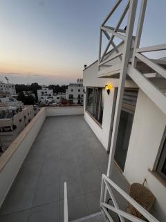 Girne, Luxury Penthouse, Sunset and Sea View - 4