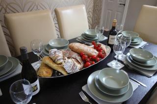The Trafalgar Sleeps 7 Town Centre House - 7