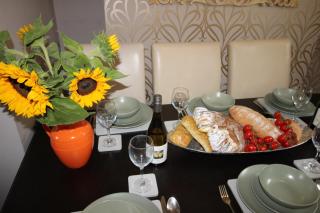 The Trafalgar Sleeps 7 Town Centre House - 6