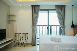 Cozy and Homey Studio at Bintaro Embarcadero Apartment By Travelio - 9