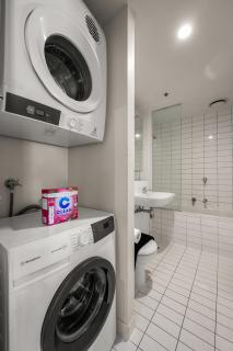 WOW Self Contained 2 bedroom apartment with Free Parking - 4