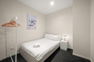WOW Self Contained 2 bedroom apartment with Free Parking - 8