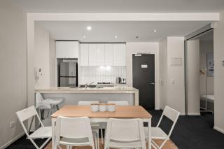 WOW Self Contained 2 bedroom apartment with Free Parking - 6