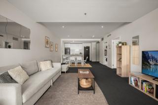 WOW Self Contained 2 bedroom apartment with Free Parking - 2