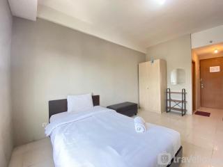 Simply Executive Studio at Pinewood Apartment By Travelio - 3