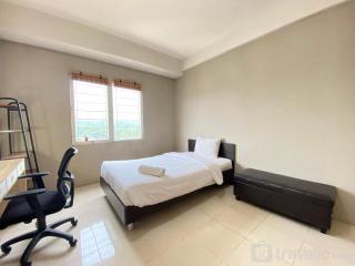 Simply Executive Studio at Pinewood Apartment By Travelio - 9