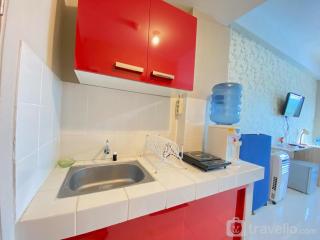 Simply Executive Studio at Pinewood Apartment By Travelio - 8