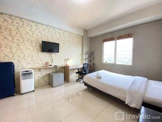 Simply Executive Studio at Pinewood Apartment By Travelio - 6
